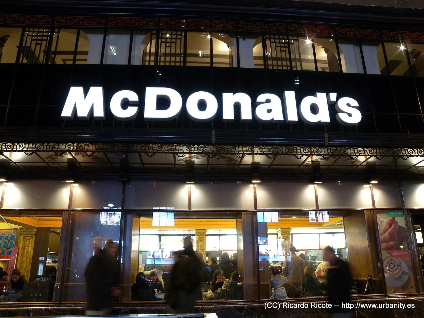 The McDonald’s on Gran Vía in Madrid at night