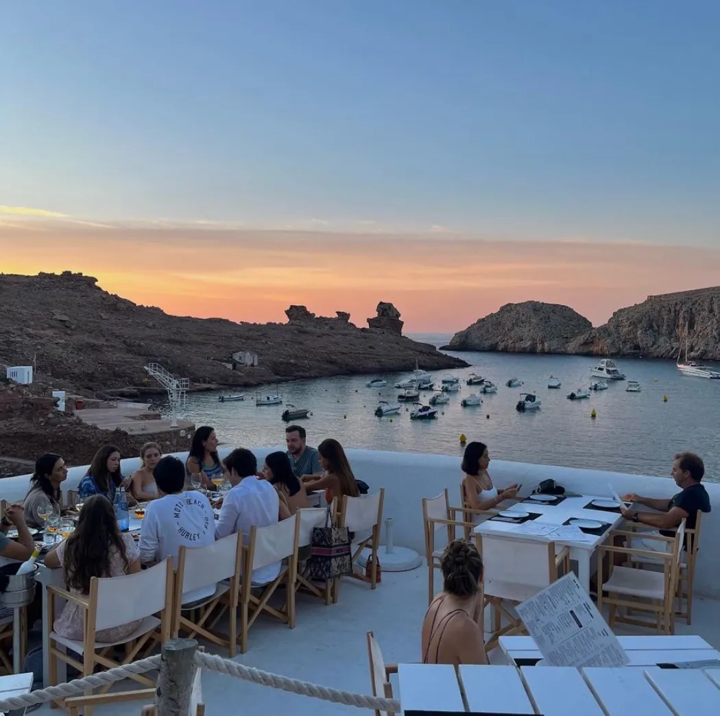 Atardecer en una cala de Menorca